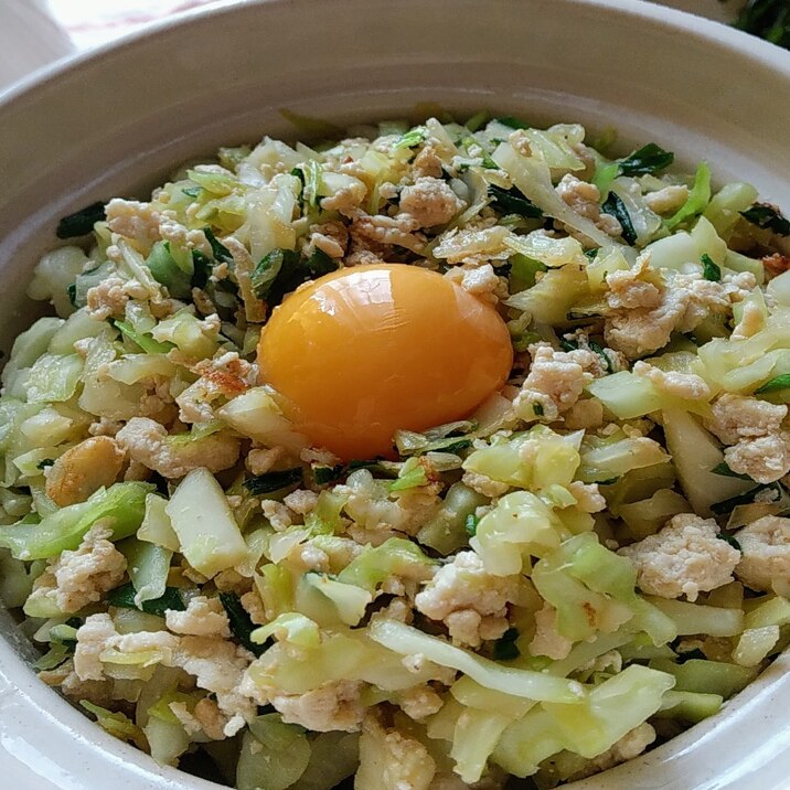 キャベツたっぷりそぼろ丼（大量消費にも）